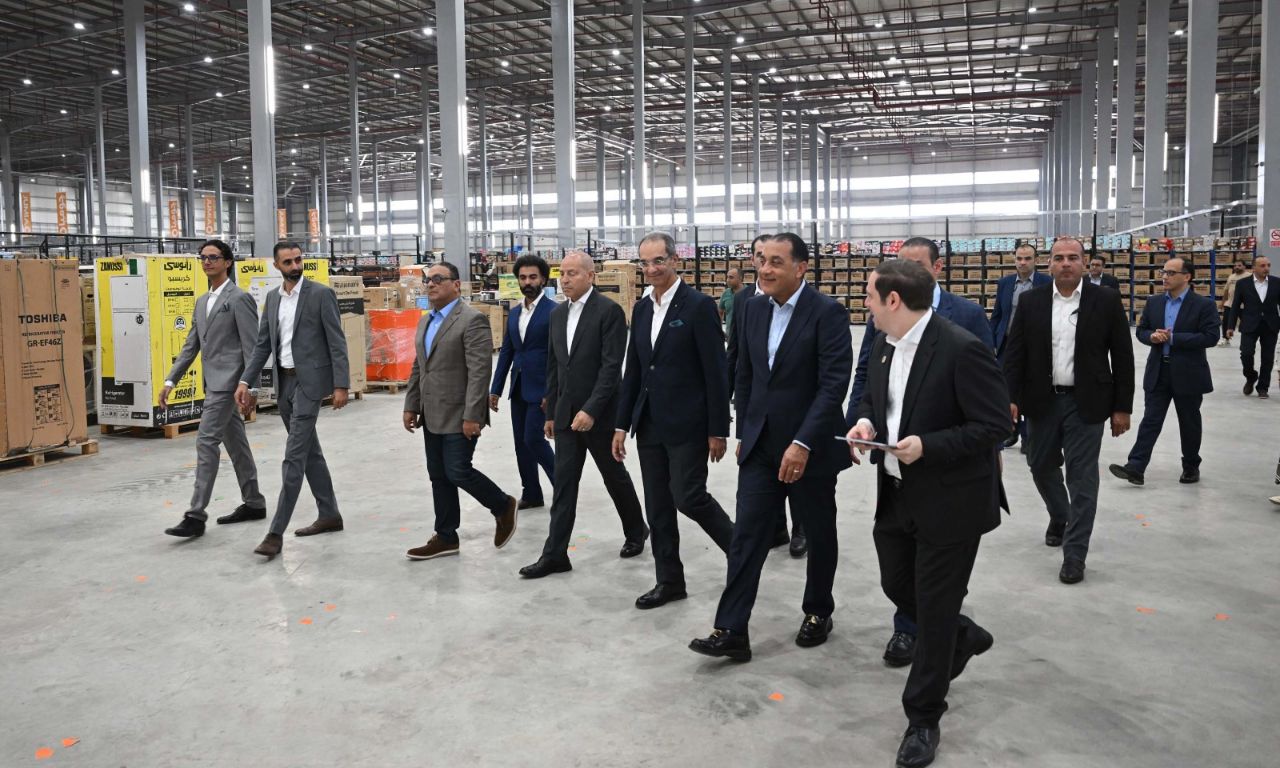 رئيس الوزراء يفتتح أكبر مستودع لوجستي للتجارة الإلكترونية لشركة "جوميا"