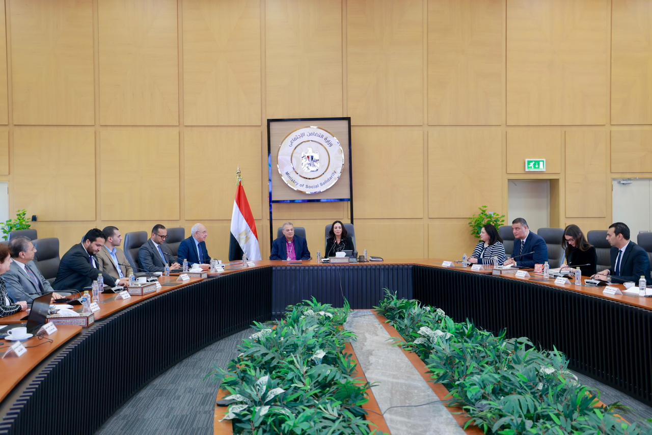وزيرة التضامن مع رئيس الهيئة الانجيلية